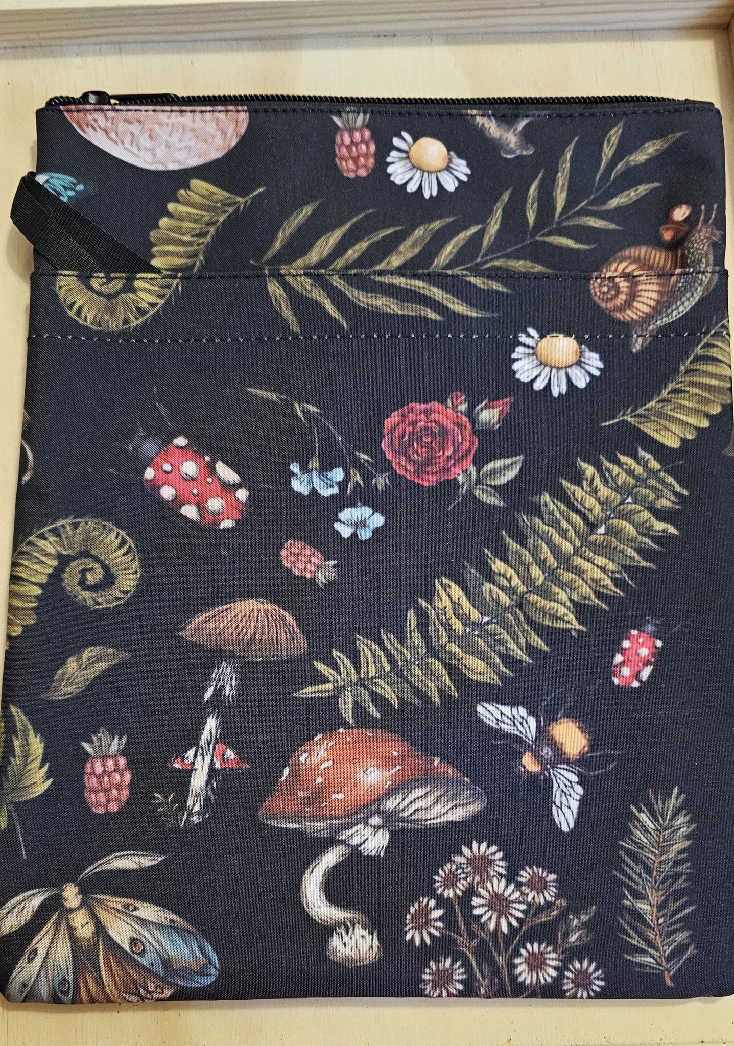BOOK/TABLET SLEEVE