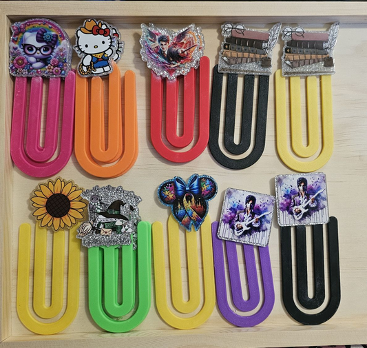 3 d paper clips with focal